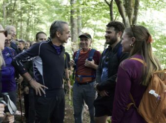 Κυριάκος Μητσοτάκης: Στα μονοπάτια του Ολύμπου, πεζοπορία και επίσκεψη στην Ιερά Μονή Αγίου Διονυσίου (Φωτογραφίες)