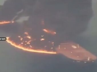 Τεράστια έκρηξη σε τάνκερ-γίγας στα Στενά του Ορμούζ: Έδωσαν βίντεο οι Φρουροί της Επανάστασης (video)