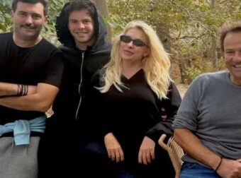 Ελένη Μενεγάκη: Οι φωτογραφίες με τους άνδρες της ζωής της – Που βρέθηκαν όλοι μαζί