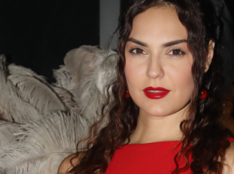 «Δεν είναι κίνητρο για τη νεολαία ότι είμαι η Βρισηίδα και εργάζομαι;»: Η Ανδριώτου δουλεύει «πόρτα» στον Φέρρη